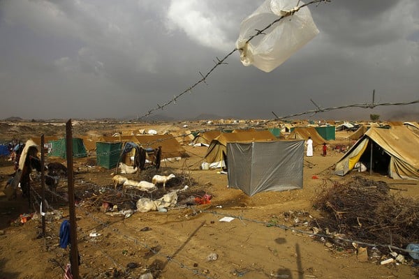 The U.N.-administered camp at Mazrak, northwest Yemen is now stretched beyond capacity after a Saudi military offensive against the Houthis starting early November uprooted a fresh wave of IDP families. (Photo credit: Hugh Macleod/IRIN)