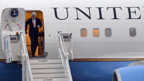U.S. Secretary of State John Kerry gets off a plane as he arrives at the Ciampino Airport, near Rome, on March 25, 2014 (AFP Photo/Andreas Solaro)
