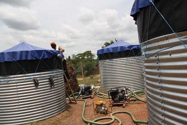 640px-Flickr_-_DFID_-_UK_Department_for_International_Development_-_ICRC_providing_clean_drinking_water_at_a_refugee_camp_in_Liberia
