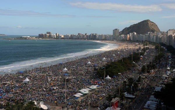 Hundreds of thousands of young Catholic pilgrims attending World Youth Day (WYD) start gathering at Copacabana beach in Rio de Janeiro for a prayer vigil with Pope Francis, on July 27, 2013. In a speech to Brazil's political, religious and civil society leaders earlier, Pope Francis said a "constructive dialogue" was needed to confront the country's social turmoil, referring to the massive street protests that rocked Brazil last month to demand an end to corruption and better public services. AFP PHOTO / VANDERLEI ALMEIDA