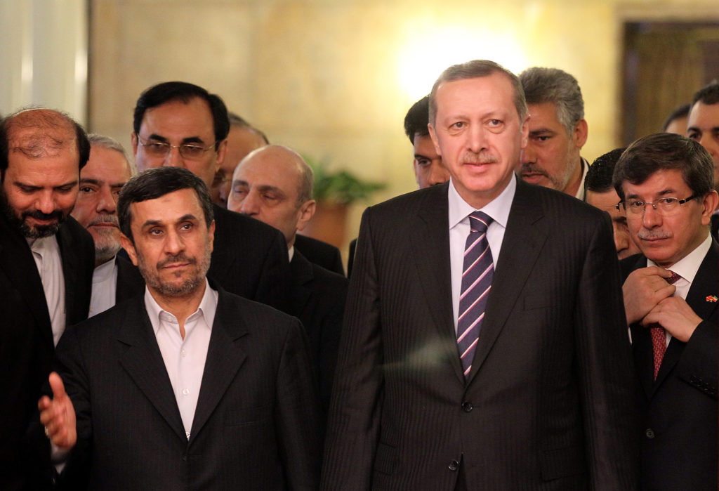 Iranian President Mahmoud Ahmadinejad (L