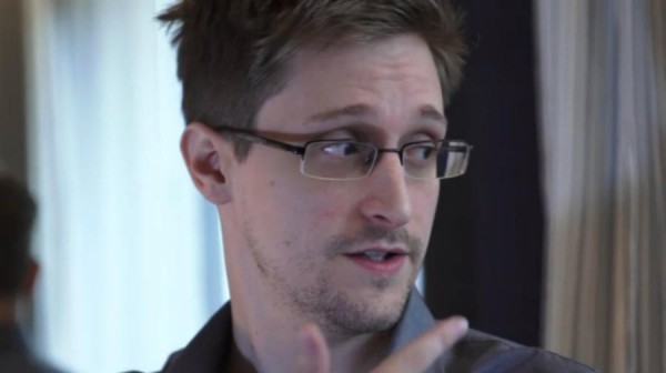 Edward_Snowden_Guardian_016_900x504