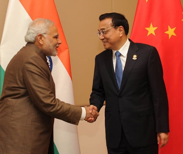 PM_Modi_and_Chinese_Premier_Li_Keqiang_at_Nay_Pyi_Taw,_Myanmar