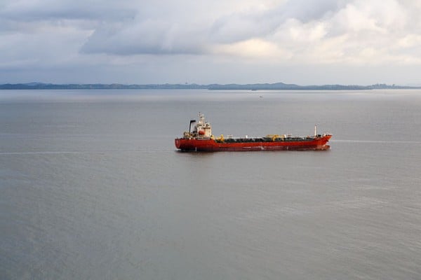 A Malaysian oil tanker anchored in Sandakan Bay. Photo Credit: CEphoto, Uwe Aranas