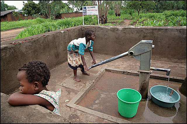 A water pump in Africa founded by The Hunger Project. (Photo: Maciej Dakowicz via Flickr)