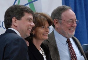 Alaskan legislators publicly offer support to Shell's Arctic drilling while 75 Democrats oppose