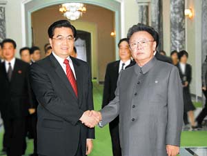 Chinese President Hu Jintao and North Korean Supreme Leader Kimg Jong-il   Source: www.koreaisone.org