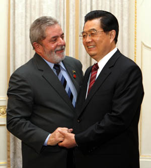 China: Learning to enjoy the Brazilian bear hug.  Presidents Lula and Hu.  Source: Xinjuanet