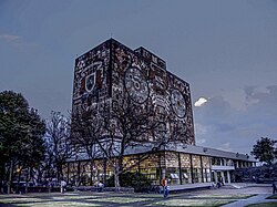 UNAM Goes Online