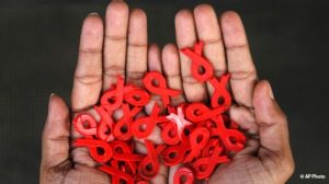 hands_aids_ribbons