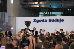 Poles vote for continuity in presidential election