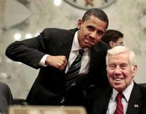 U.S. President Obama standing next to Sen. Dick Lugar: RRstar.com