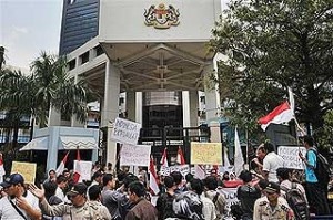 Indonesian Protesters at the Malaysian Embassy
