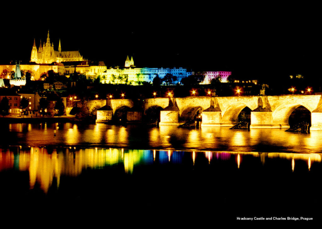 Obamas have a romantic dinner in Prague, Czech politicians dine alone. Obamas have a romantic dinner in Prague, Czech politicians dine alone.