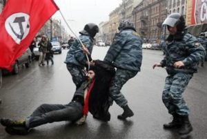 Econ Crisis: Russian Elites Review Books to Survive