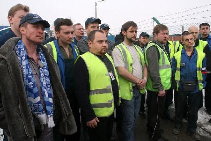 russian-workers.JPG