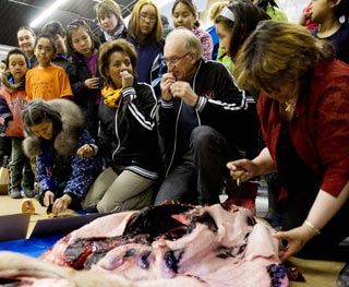 Canadian Governor-General eats a seal heart to "show solidarity" with Inuit