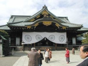 50 Conservative Politicians Visit Yasukuni Shrine